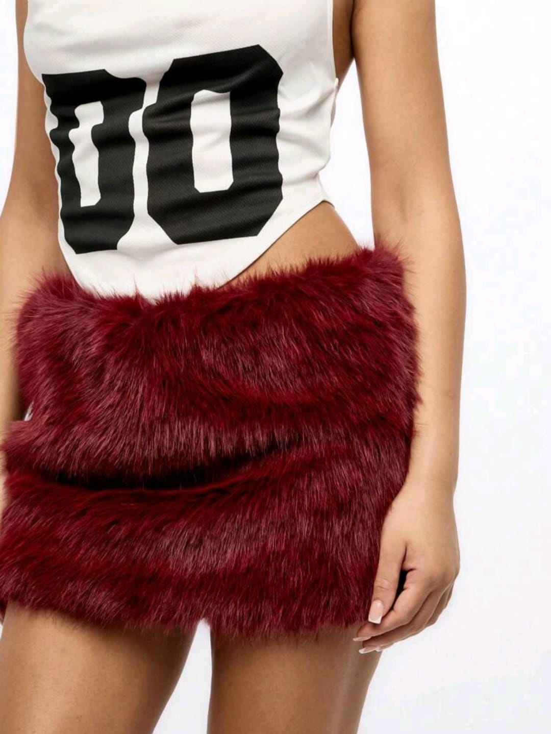 SUMWON WOMEN Ensemble jupe mini en fausse fourrure de luxe avec jambières assorties, tenue de club de fête d'hiver, pièce de mode déco, ensemble de costume de danse en peluche - Image 2