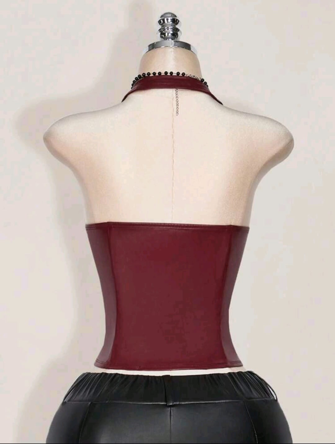ICON Débardeur à encolure ras-du-cou, décorations avec œillets, nœud, col en V et épaules dénudées, en PU de couleur unie et simple, style casual pour grande taille, couleur bordeaux, Y2K pour sortie - Image 2